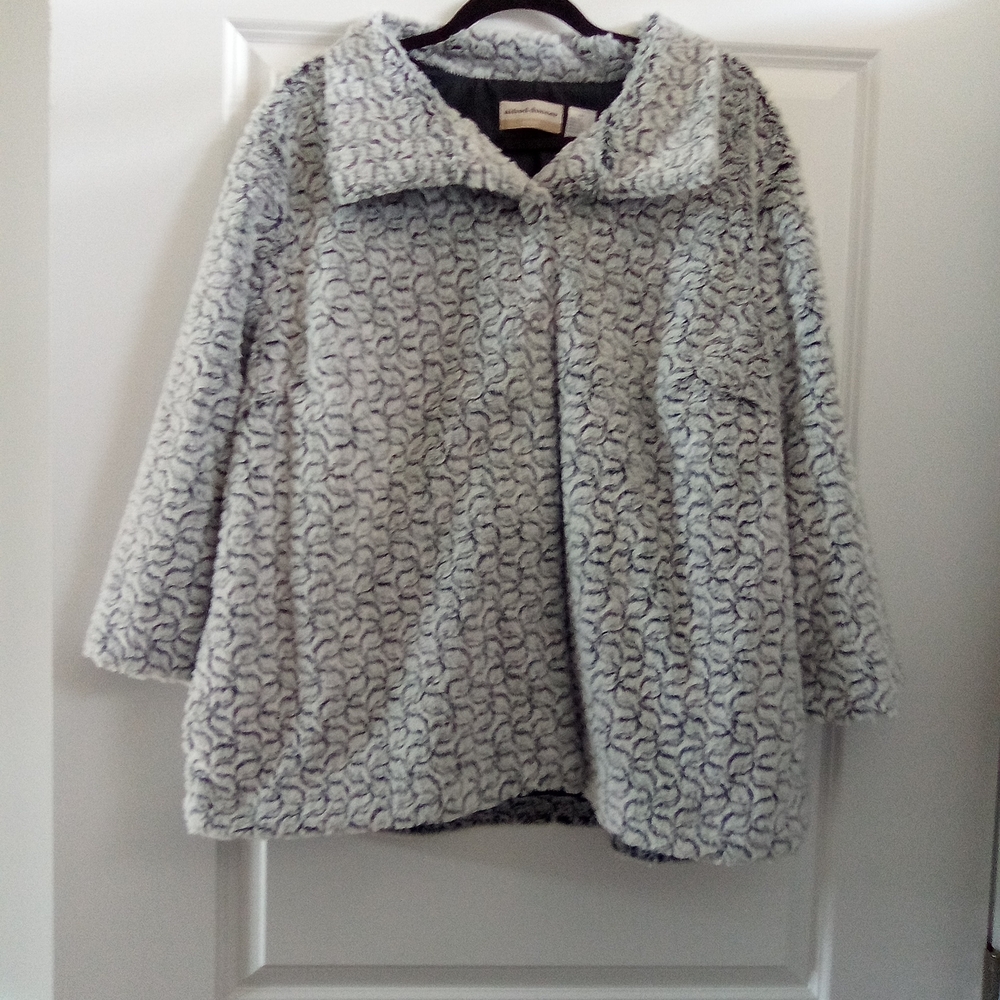 Cozy Textured Faux-Shearling Jacket in Light Gray Size 18W By Alfred Dunner